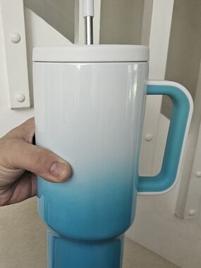 Meoky Ombre Blue 40oz tumbler